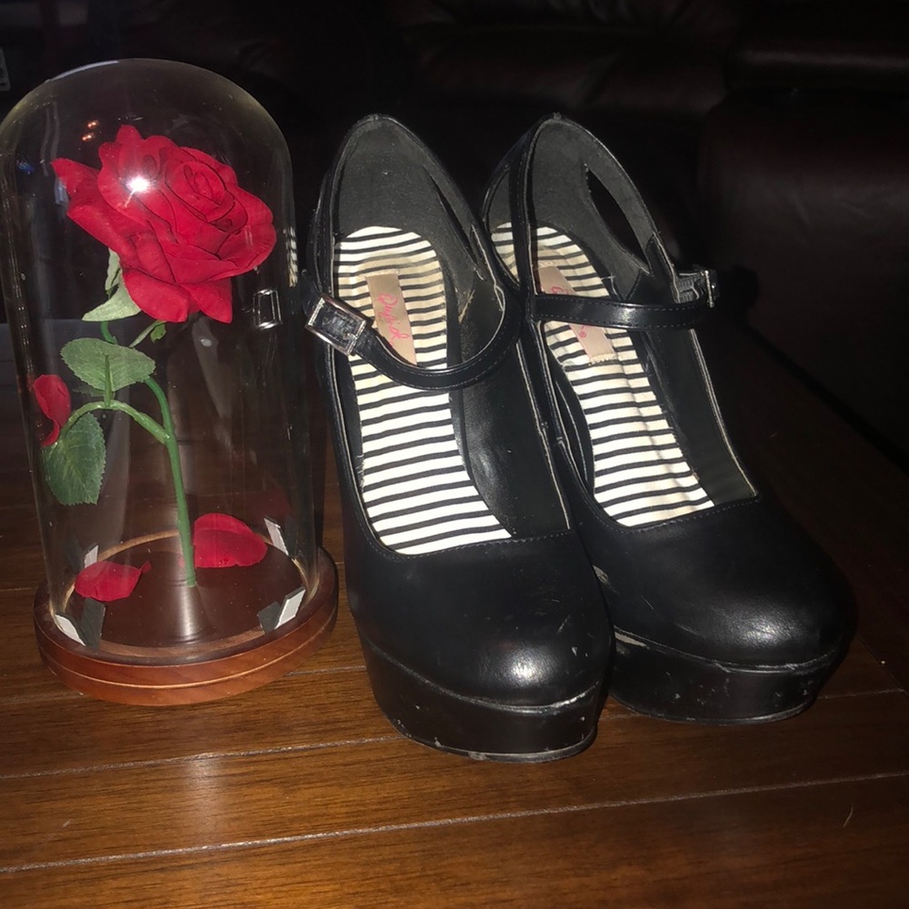 Women’s black pumps